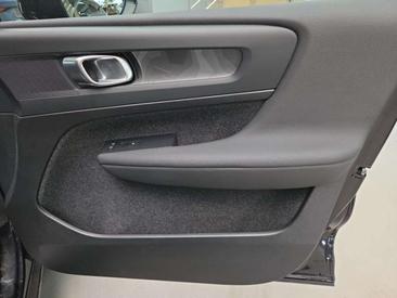 Volvo C40 Coupé SUV — photo 21