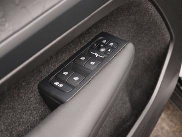 Volvo EC40 Coupé SUV Single Motor Extended Range — photo 9