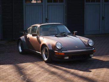 Porsche 911 Carrera 3.0 — photo 14