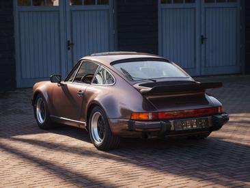 Porsche 911 Carrera 3.0 — photo 27