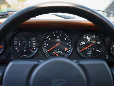 Porsche 911 Carrera 3.0 — photo 32