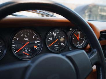 Porsche 911 Carrera 3.0 — photo 35