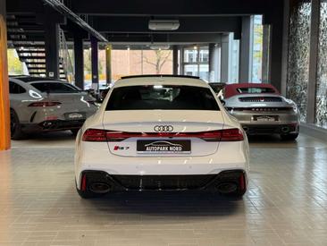 Audi RS7 — photo 6