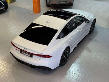Audi RS7 — photo 8