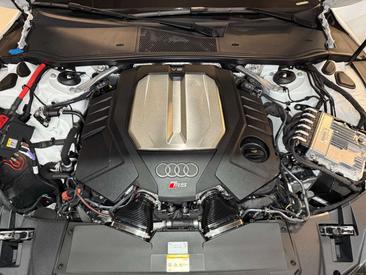 Audi RS7 — photo 24