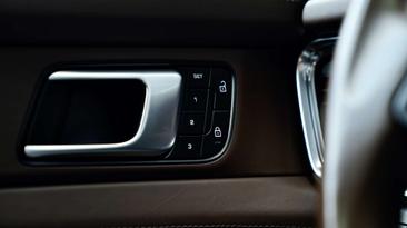 Porsche Panamera 4 E-Hybrid — photo 20