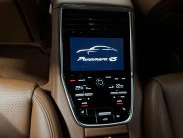 Porsche Panamera 4S — photo 15