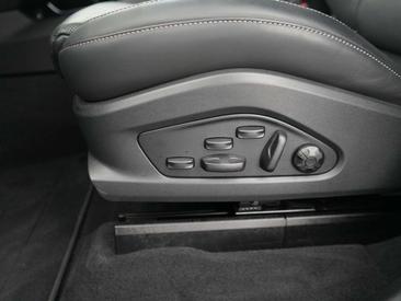 Porsche Macan Turbo Electric — photo 15