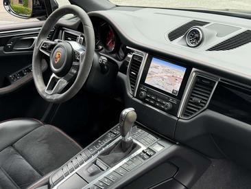 Porsche Macan GTS — photo 16