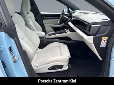 Porsche Macan Electric — photo 11
