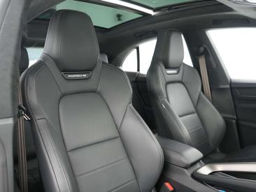 Porsche Macan Turbo Electric — photo 29