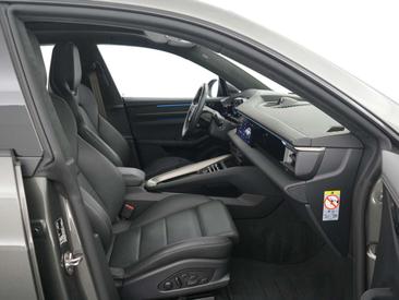 Porsche Macan Turbo Electric — photo 30