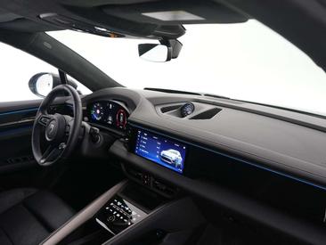 Porsche Macan Turbo Electric — photo 31