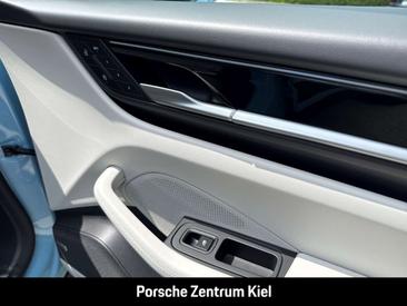 Porsche Macan Electric — photo 20