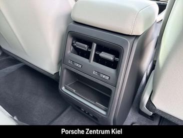 Porsche Macan Electric — photo 22