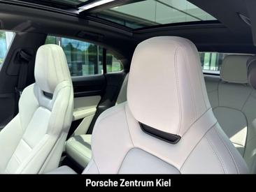 Porsche Macan Electric — photo 30