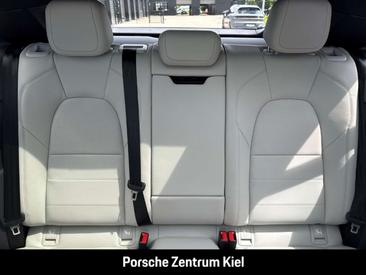 Porsche Macan Electric — photo 32