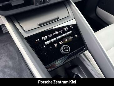 Porsche Macan Electric — photo 33