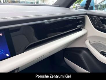 Porsche Macan Electric — photo 38