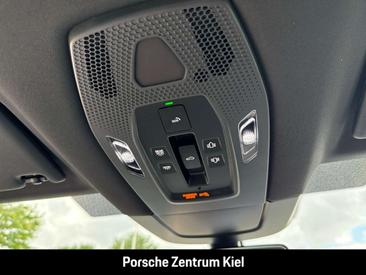 Porsche Macan Electric — photo 40