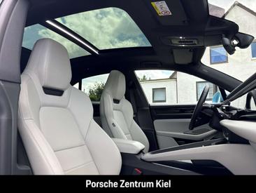 Porsche Macan Electric — photo 44