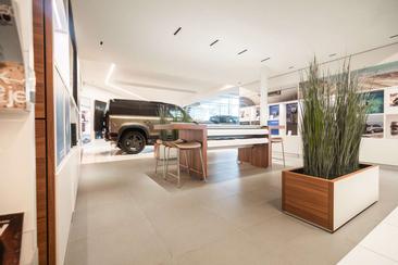 Land Rover Defender 130 D300 MHEV — photo 10