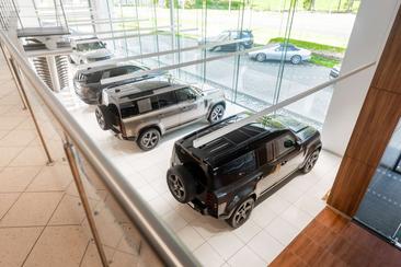 Land Rover Defender 130 D300 MHEV — photo 11