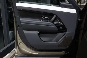 Land Rover Range Rover Sport SV — photo 12
