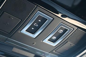 Land Rover Range Rover Velar P400e — photo 21