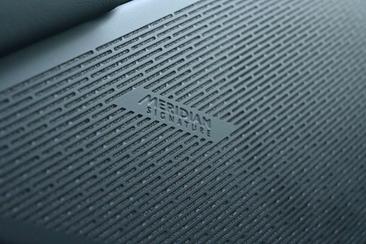 Land Rover Range Rover Velar P400e — photo 22