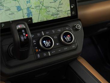 Land Rover Defender 130 D300 MHEV — photo 20