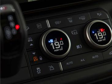 Land Rover Defender 130 D300 MHEV — photo 21