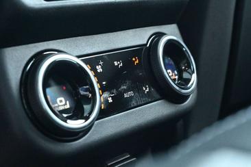 Land Rover Range Rover Velar P400e — photo 38