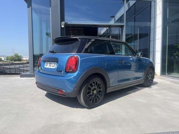 Mini 3 Portes Berline Cooper SE — photo 2