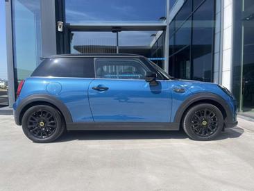 Mini 3 Portes Berline Cooper SE — photo 3