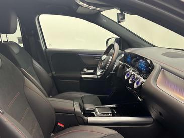 Mercedes EQA 250 — photo 13