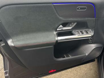 Mercedes EQA 250 — photo 15