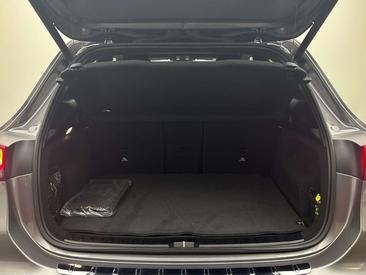 Mercedes EQA 250 — photo 16