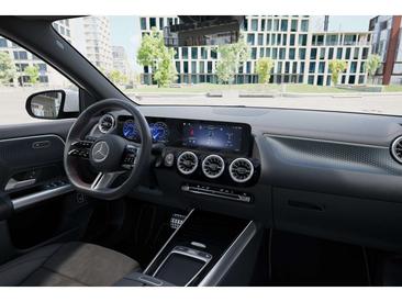Mercedes EQA 350 — photo 8