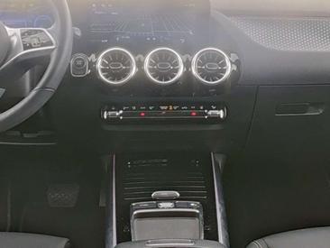 Mercedes EQA 350 — photo 4