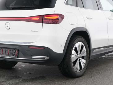 Mercedes EQA 350 — photo 9