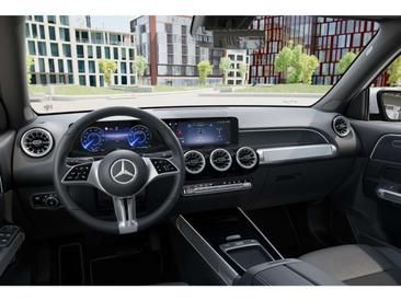 Mercedes EQB 300 4MATIC — photo 8