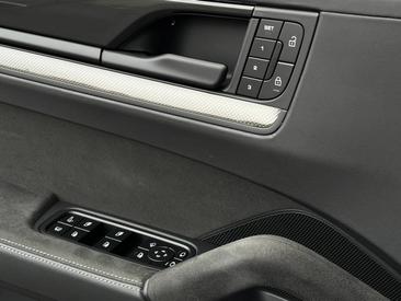 Porsche Cayenne III Turbo E-Hybrid — photo 28