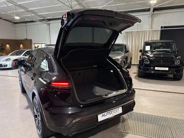 Porsche Macan Electric — photo 9