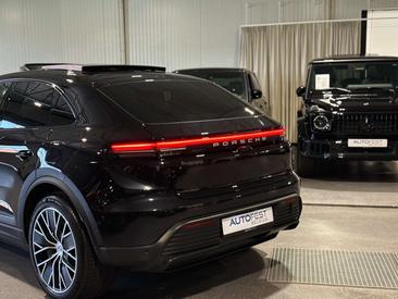 Porsche Macan Electric — photo 18