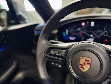 Porsche Macan Electric — photo 19