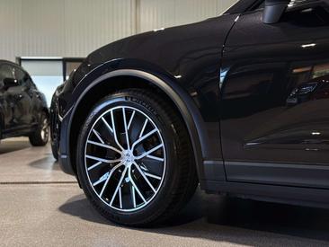 Porsche Macan Electric — photo 23