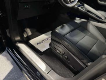 Porsche Macan Electric — photo 25