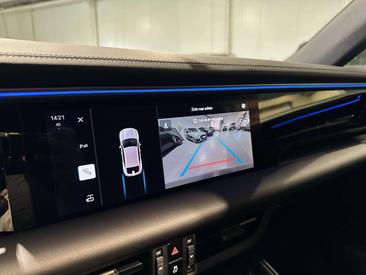 Porsche Macan Electric — photo 27