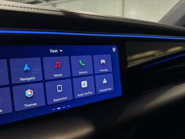 Porsche Macan Electric — photo 28